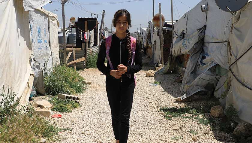 Amira im Projekt in Ghazzé auf dem Weg zur Schule (Quelle: Kindernothilfe LU)