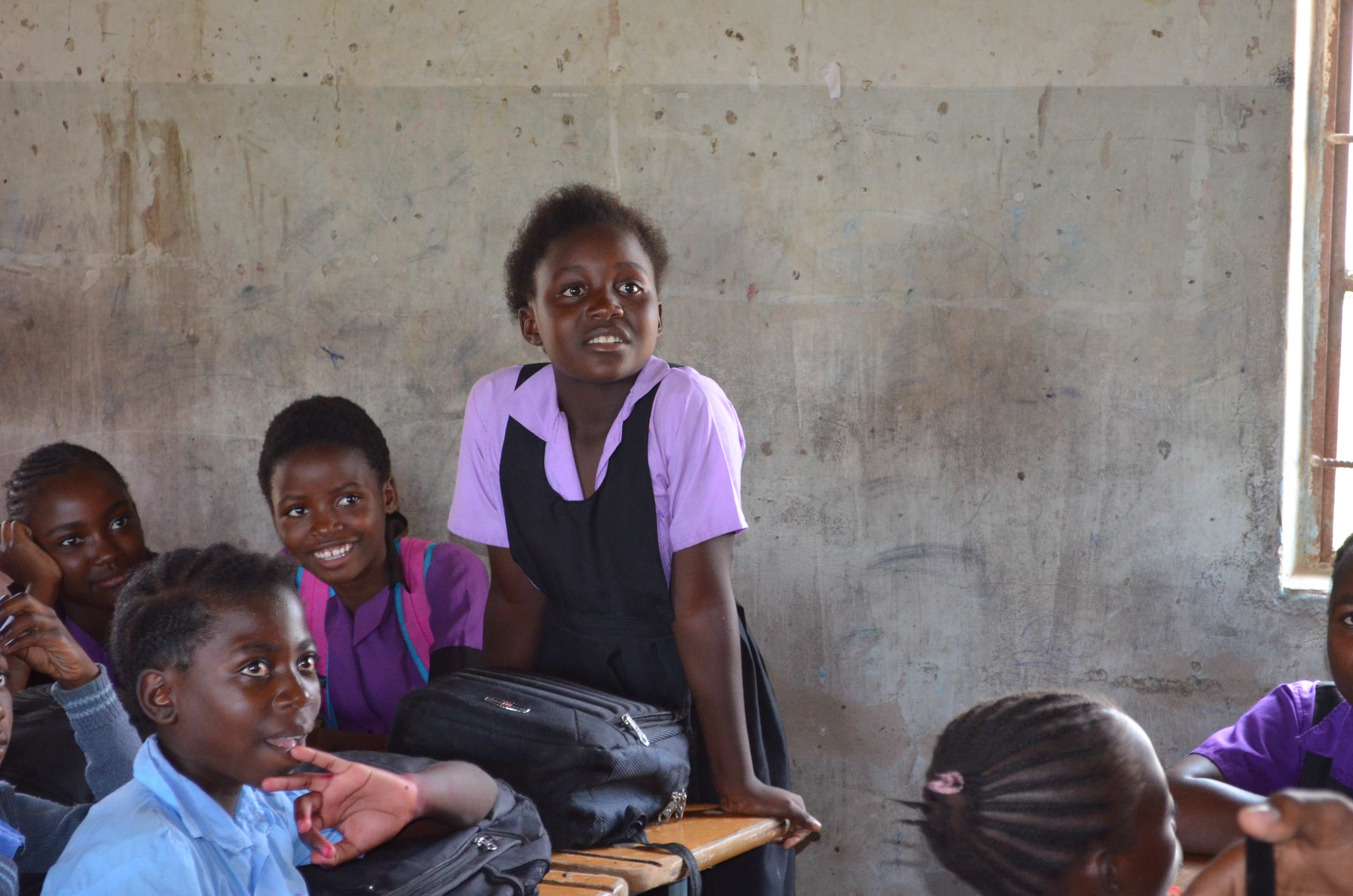 Mädchen in der Schule (Foto: Kindernothilfe Luxembourg)