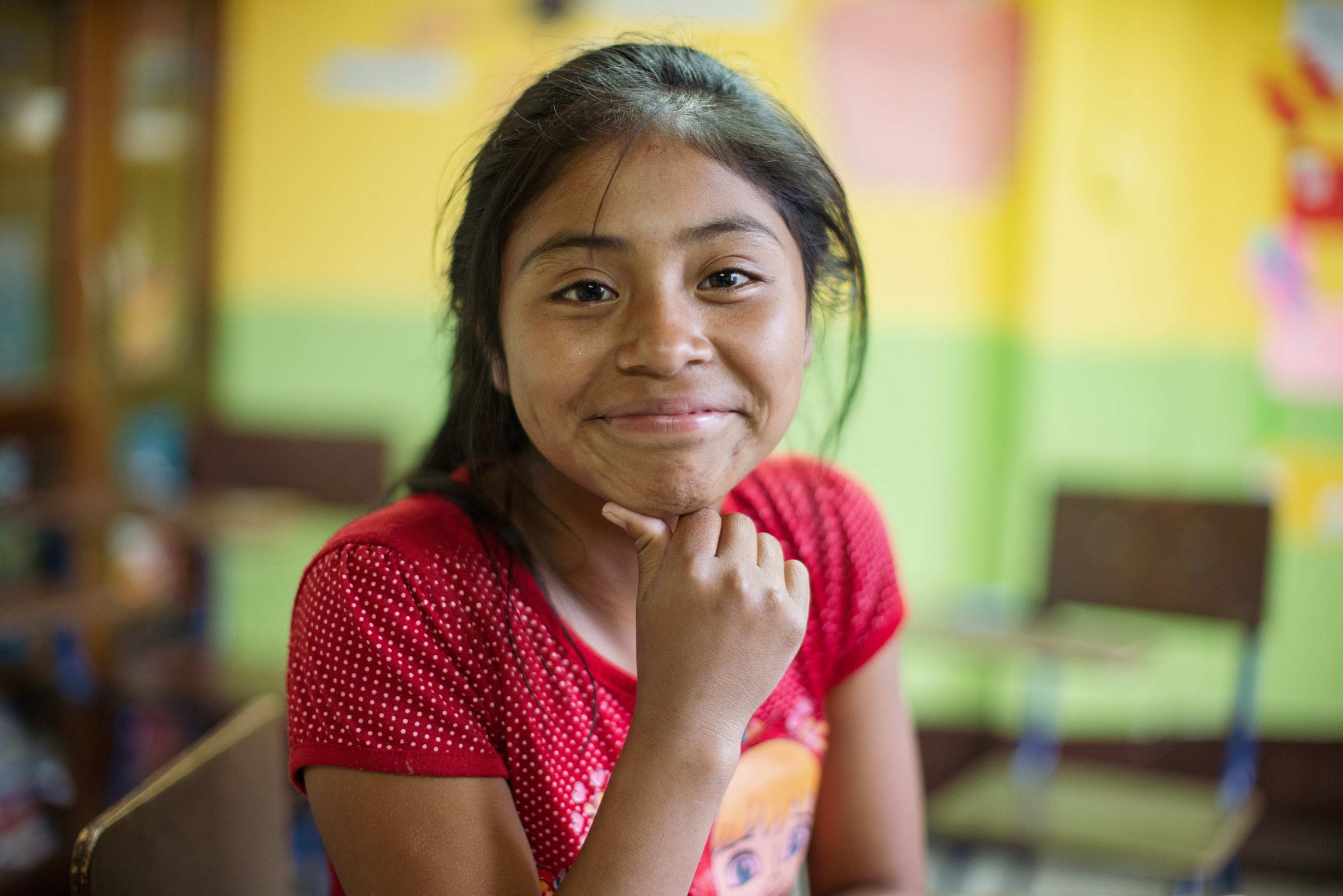 Magdalena strahlt, weil sie endlich in die Schule gehen und lernen kann (Projekt 80031 Quetzaltenango). Foto: Jakob Studnar / Kindernothilfe Magdalena strahlt, weil sie endlich in die Schule gehen und lernen kann (Projekt 80031 Quetzaltenango). Foto: Jakob Studnar / Kindernothilfe